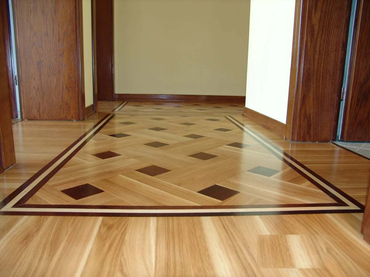 Frieze framing a living area — Artistico artistic parquet