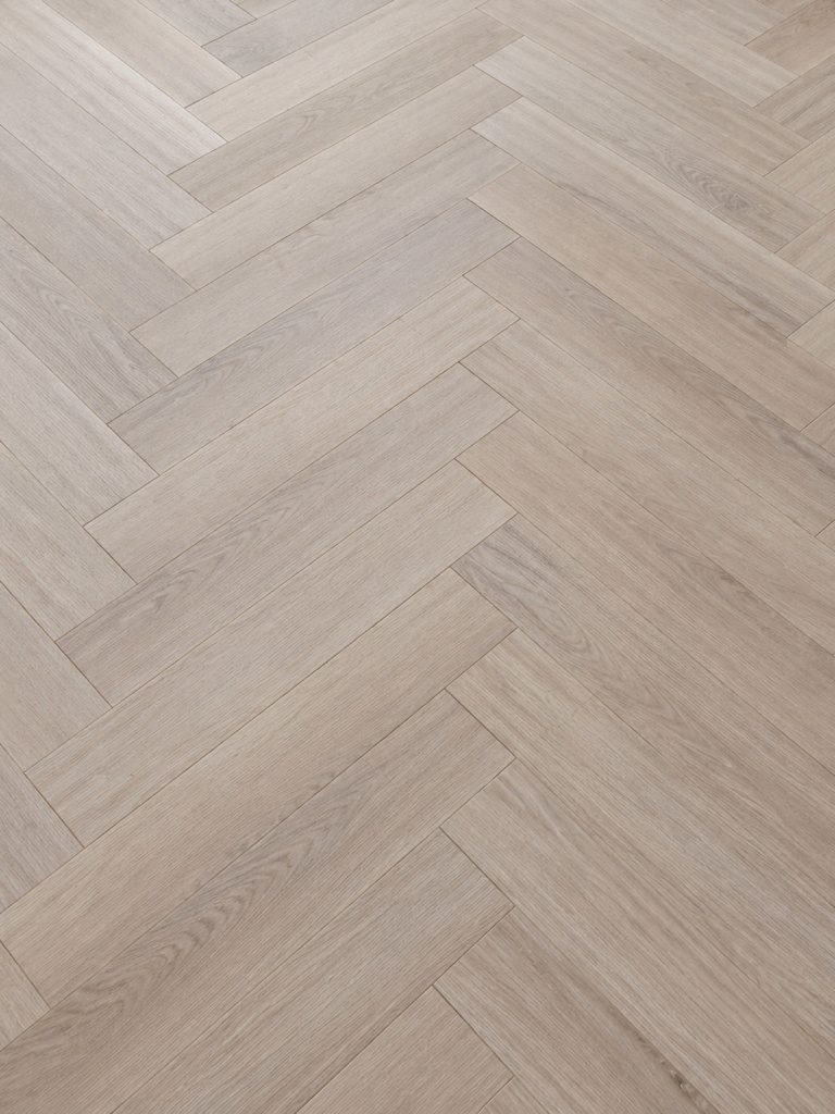 Engineered Oak Herringbone — Invisible
